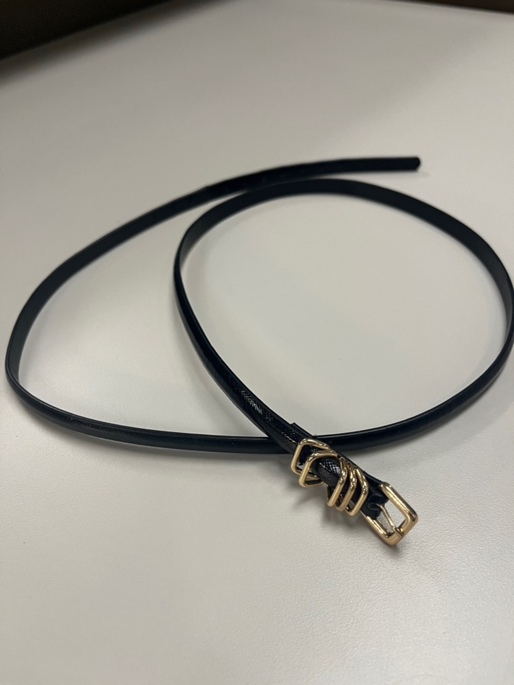 Source Unknown Black Slim Belt with Gold Buckle size 14